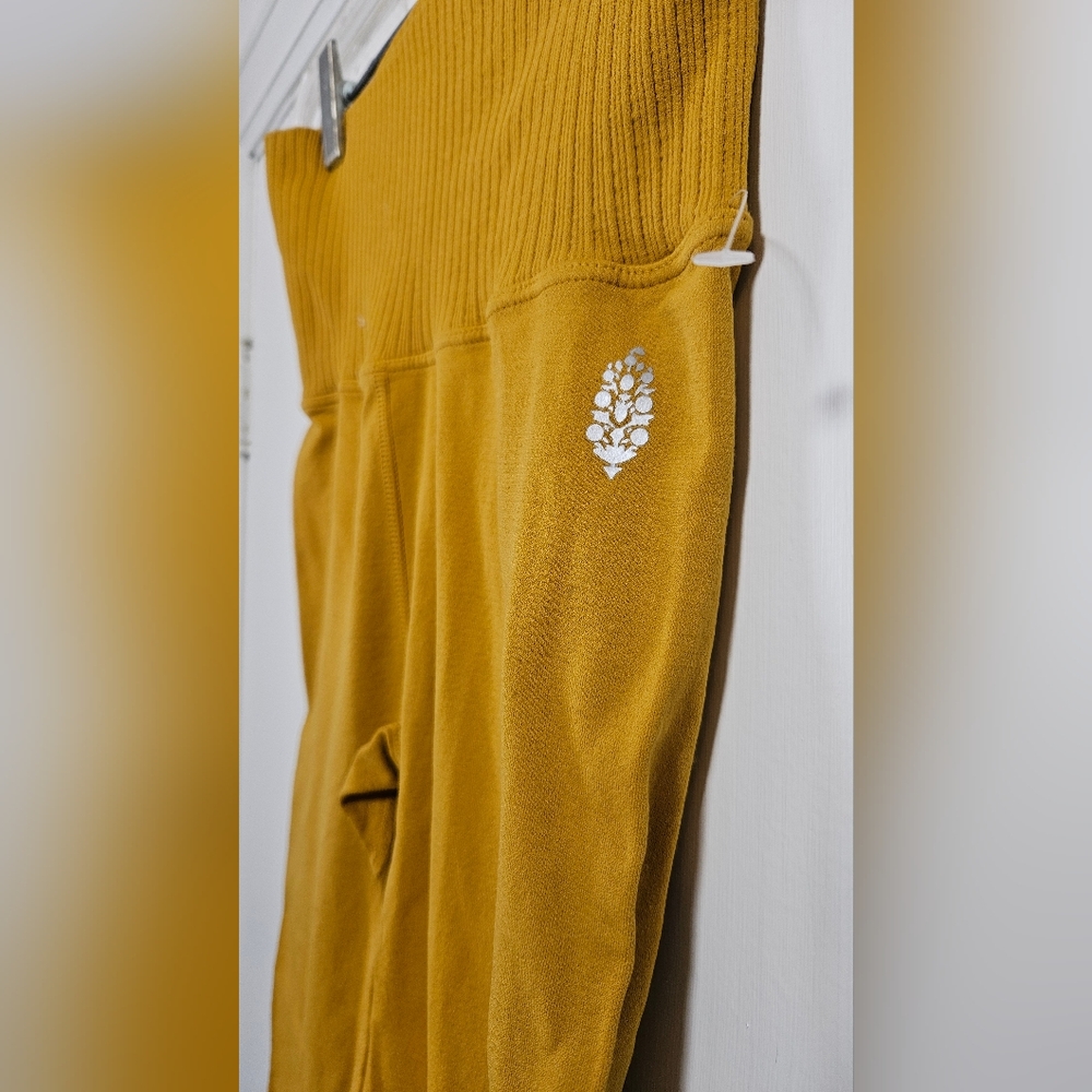 *NEW* Free People Movement Good Karma Leggings